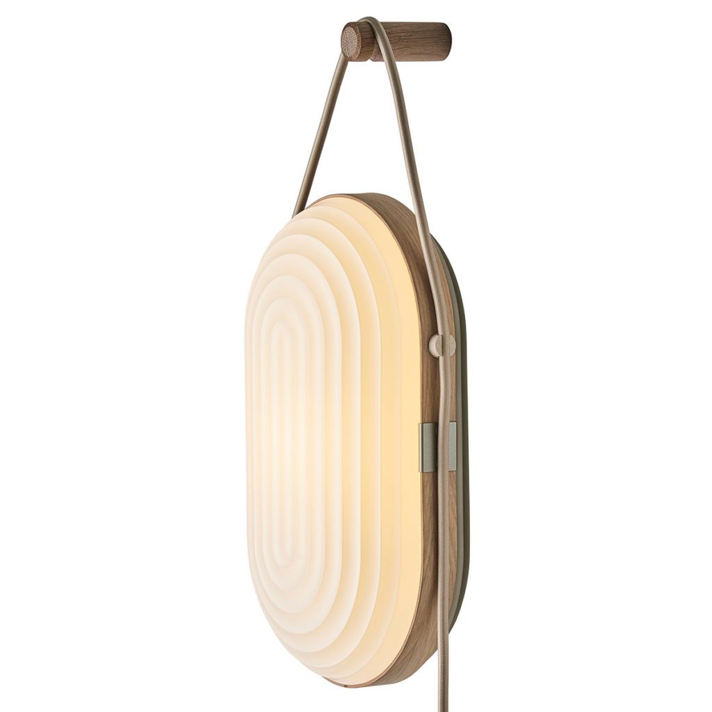 LED-Wandleuchte Arc von Le Klint aus Holz