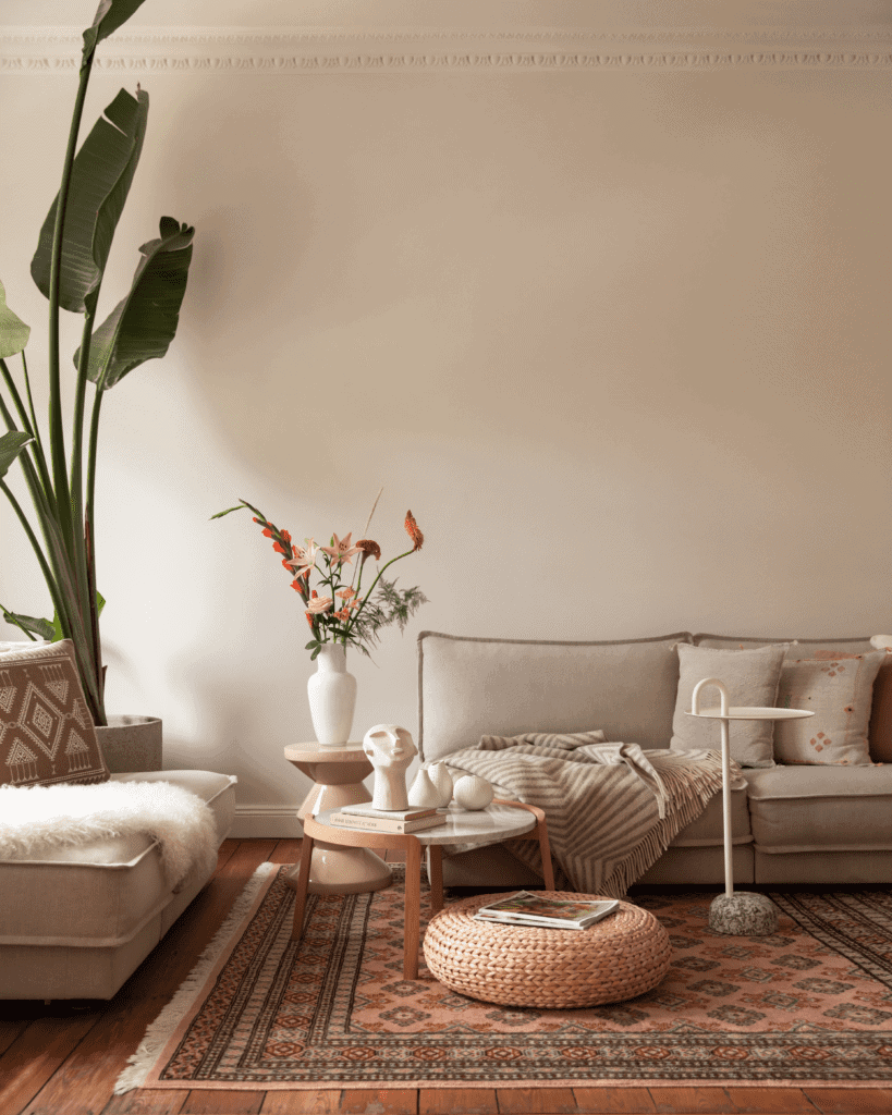 Helles Wohnzimmer rmit Boho-Wohndeko